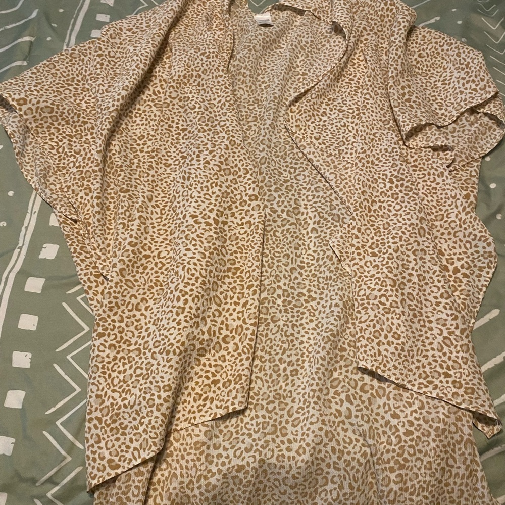 SOLD- 5 FOR 20 BUNDLE FOR OFFER Leopard Print Kimono Cardigan